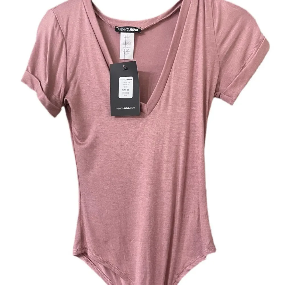 5/$50 Fashion Nova Woman’s size XS Rose Pink Vneck short sleeve Bodysuit